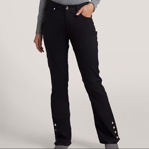 Jaanuu bootcut Scrub Pants in Black!